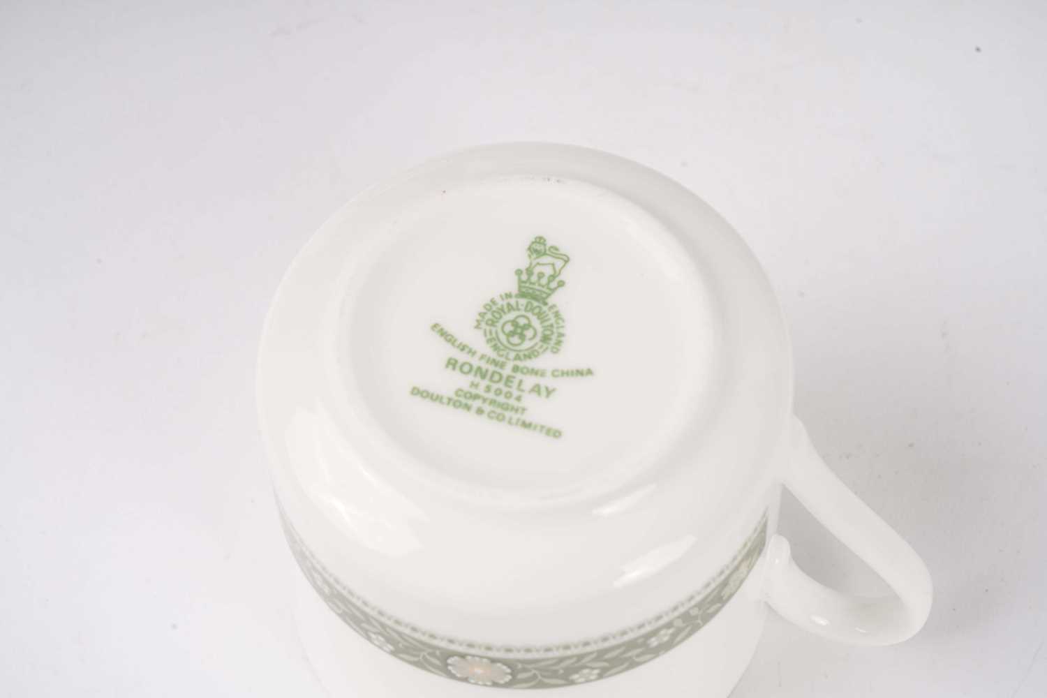 A Royal Doulton ‘Rondelay’ pattern part tea and dinner service - Image 2 of 5