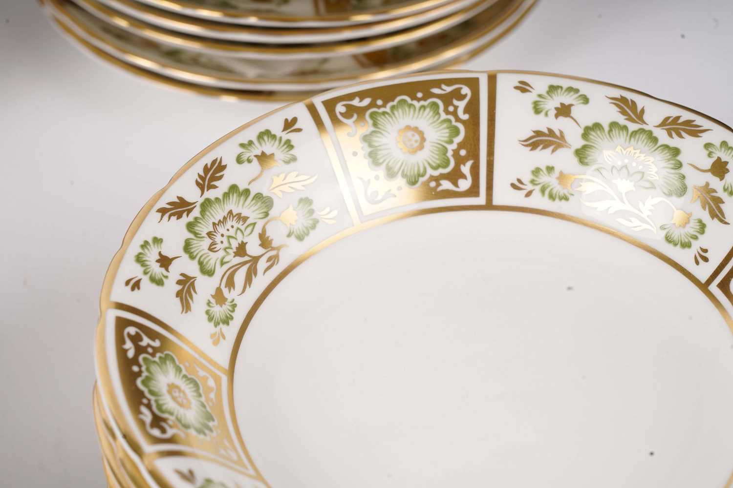 A Royal Crown Derby ‘Green Derby Panel’ part tea and dinner service - Image 9 of 27