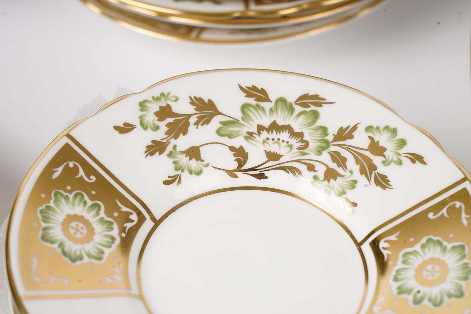 A Royal Crown Derby ‘Green Derby Panel’ part tea and dinner service - Image 11 of 27