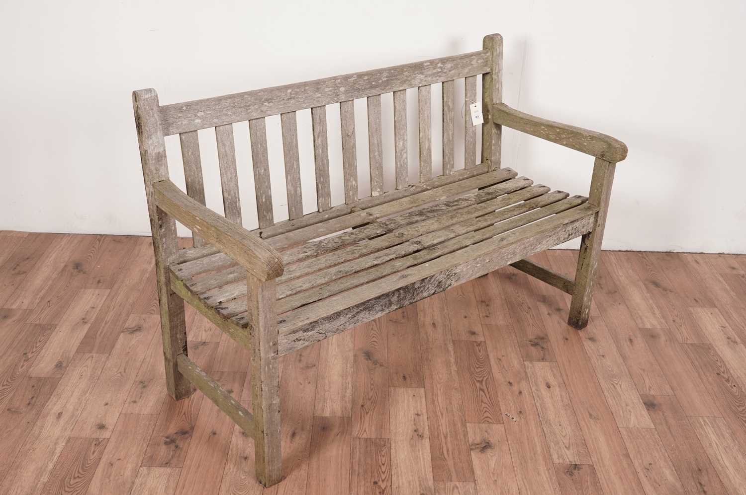 A modern teak garden bench - Image 3 of 3