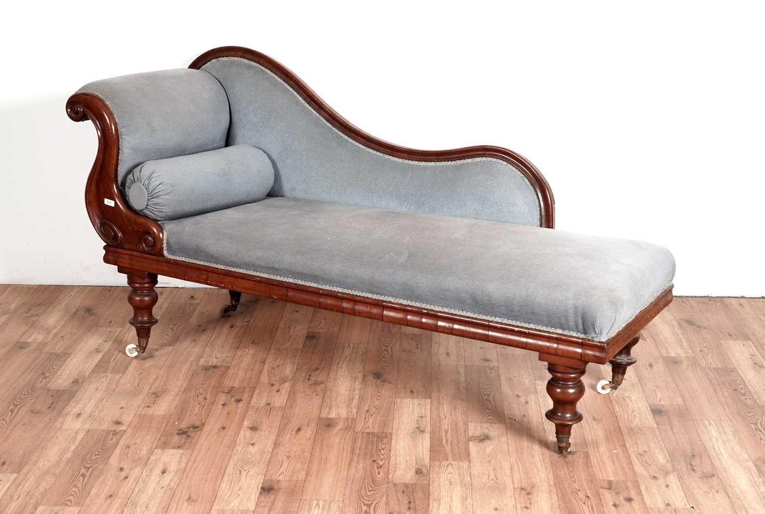 A Victorian mahogany chaise longue