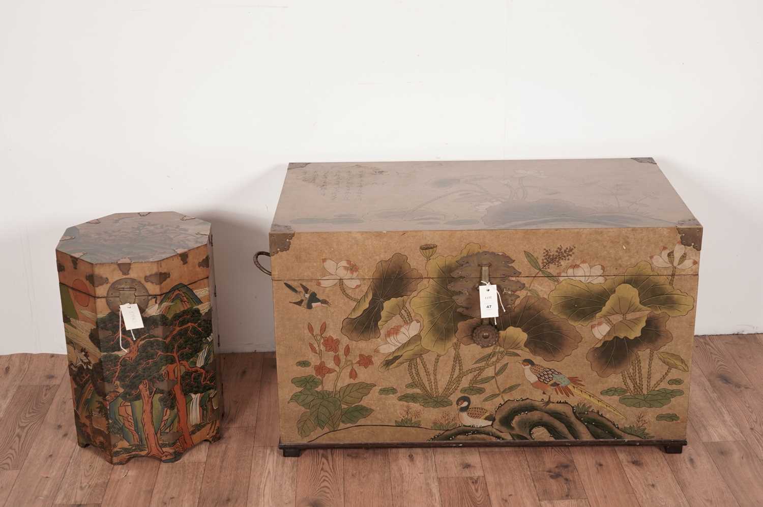 A modern Asian blanket box and a modern Asian lacquered octagonal box - Bild 2 aus 6