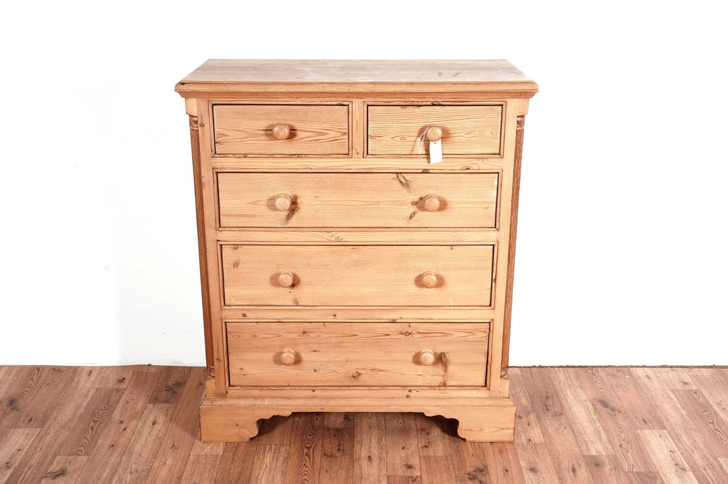 A Victorian style pine chest of drawers - Image 3 of 5