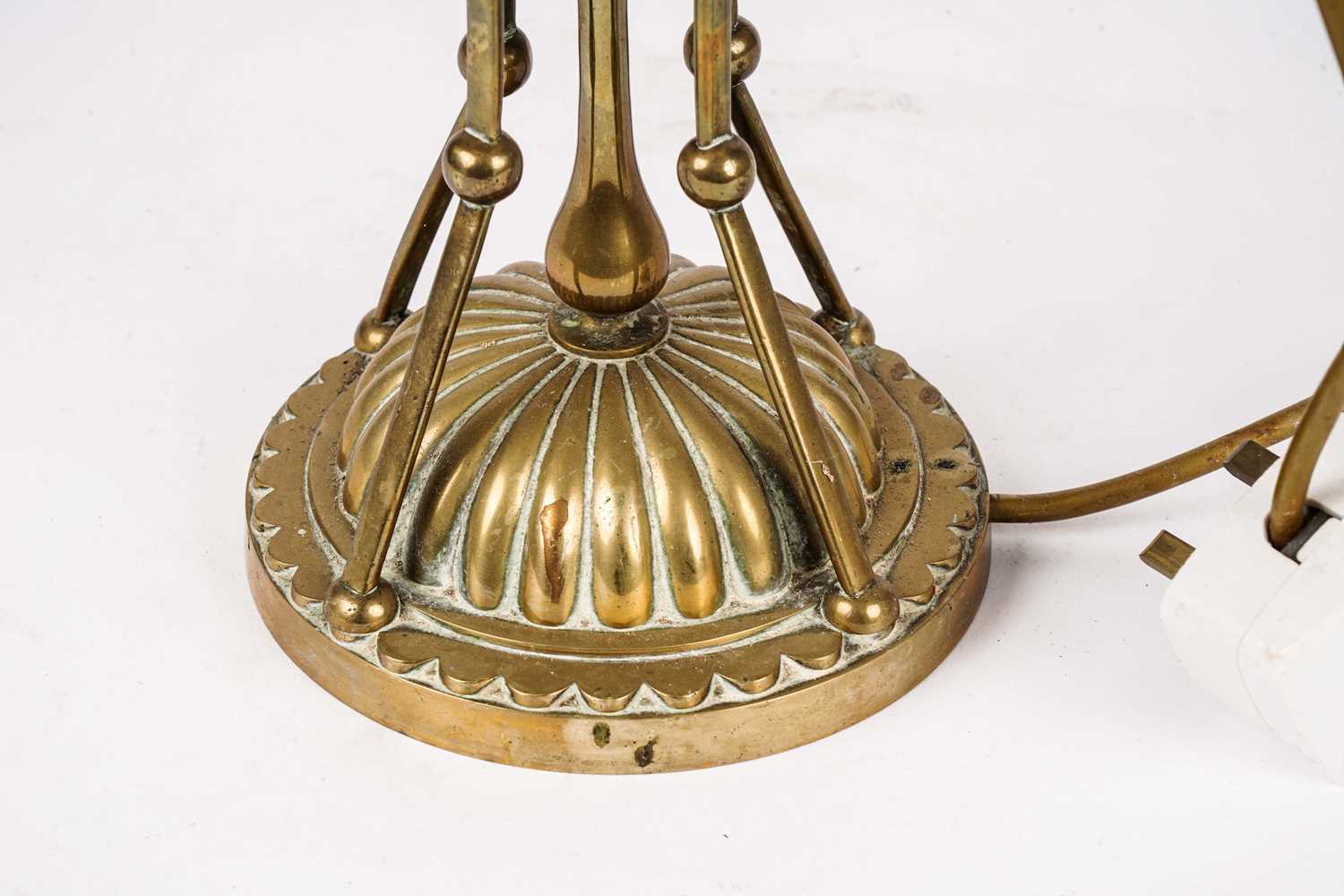 A 19th Century brass oil lamp - Image 2 of 5