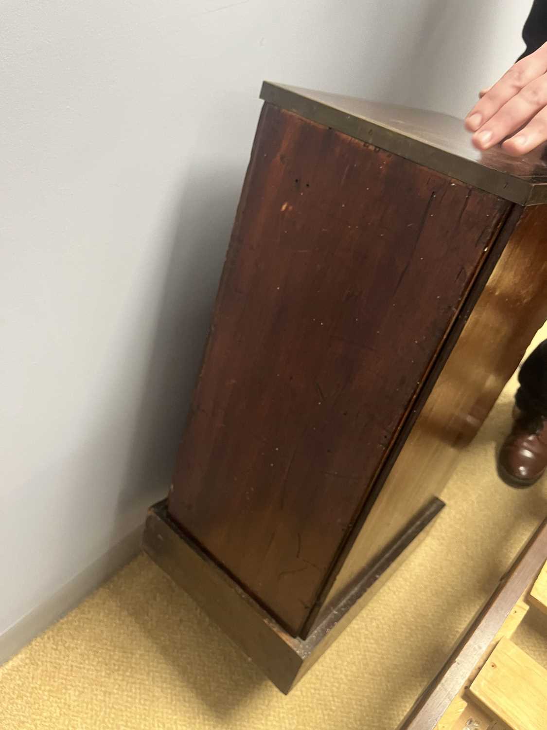 A pair of mahogany and brass bound bed side chests - Image 6 of 9