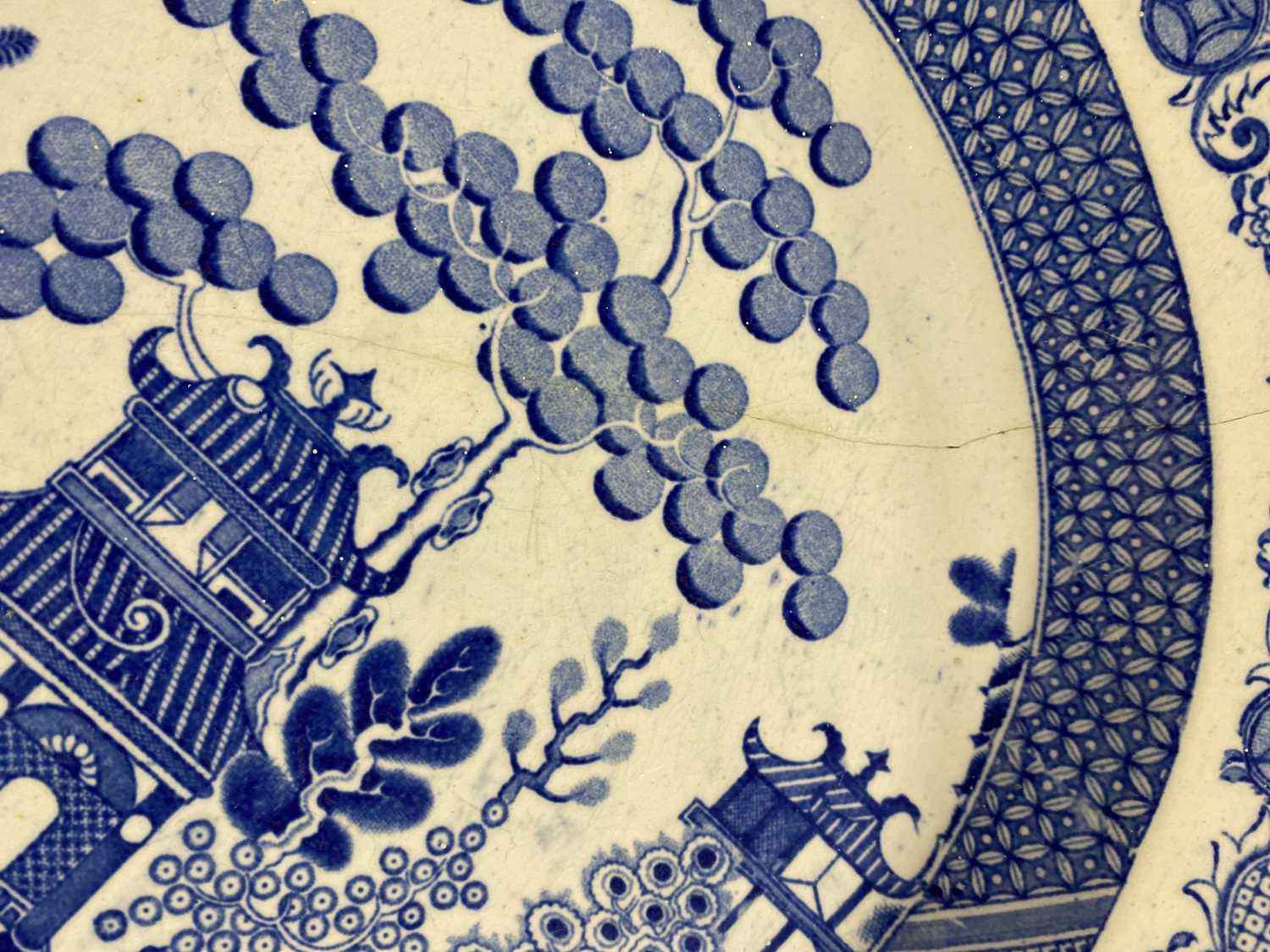 A set of eleven ‘Willow’ pattern graduated meat and serving plates - Image 10 of 16