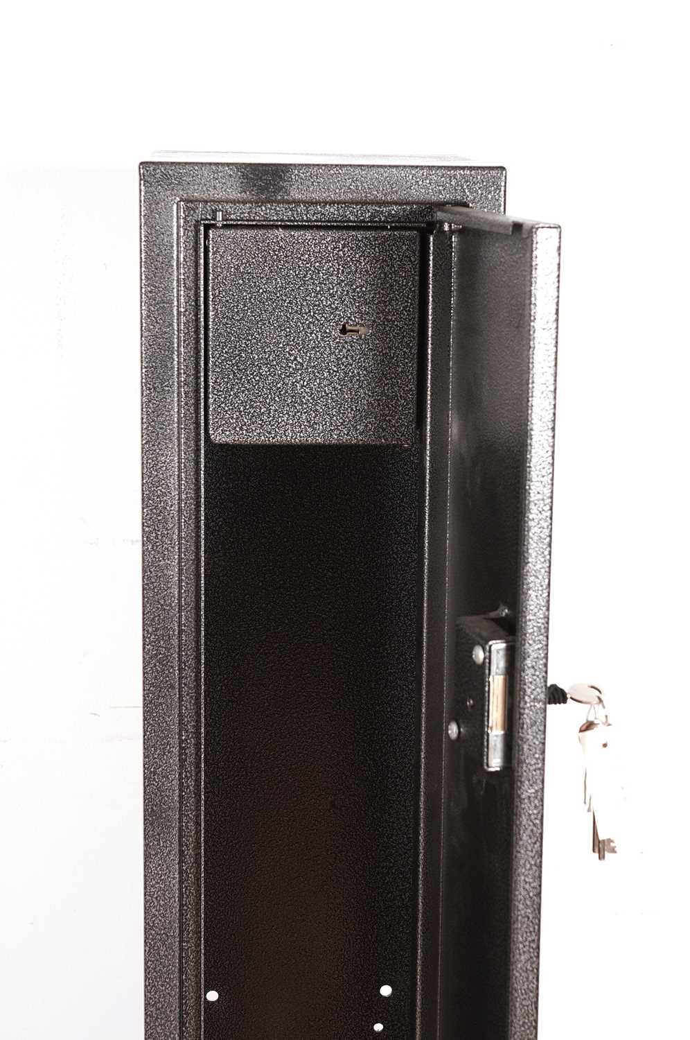 A metal gun safe - Image 3 of 4