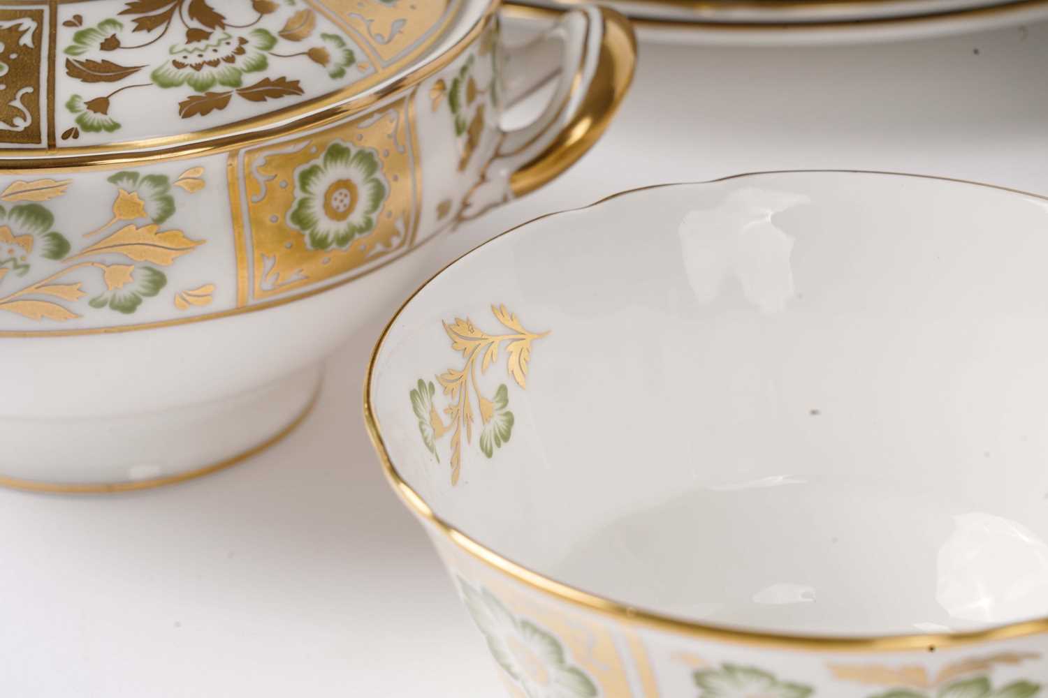A Royal Crown Derby ‘Green Derby Panel’ part tea and dinner service - Image 10 of 27