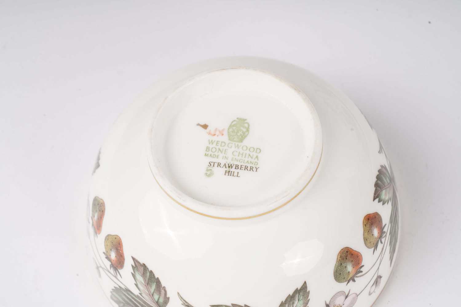 A selection of Wedgwood ‘Strawberry Hill’ pattern teaware - Image 6 of 10