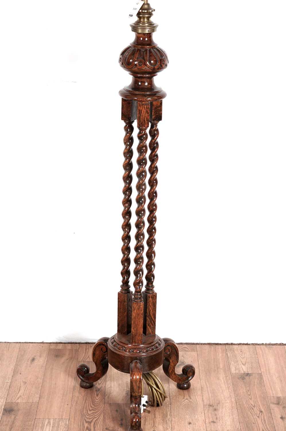 An early 20th Century oak and brass lamp standard - Image 2 of 4