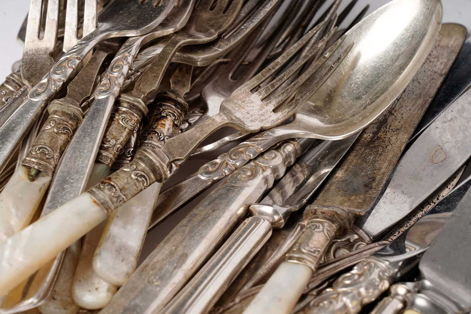 A selection of silver and silver plated cutlery - Image 6 of 8