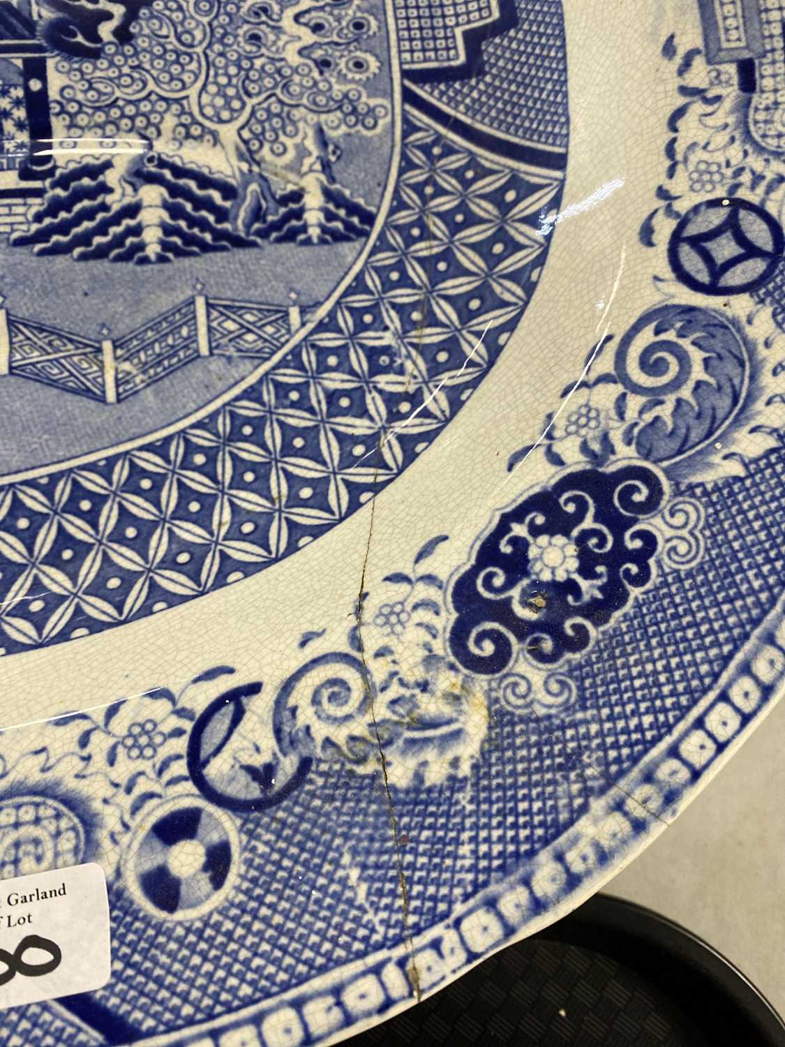 A set of eleven ‘Willow’ pattern graduated meat and serving plates - Image 14 of 16