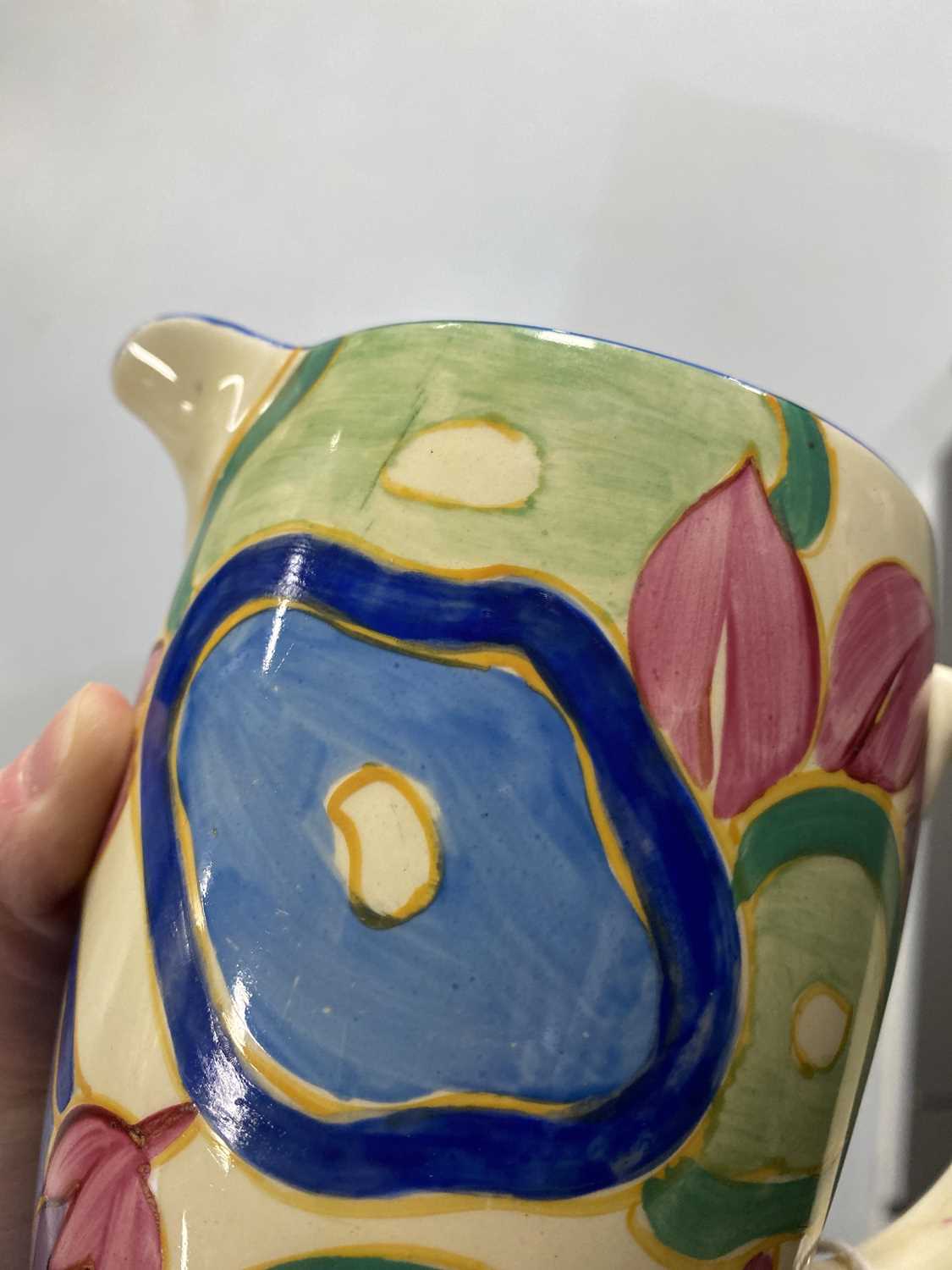 A Clarice Cliff ‘Blue Chintz' jug - Bild 10 aus 14