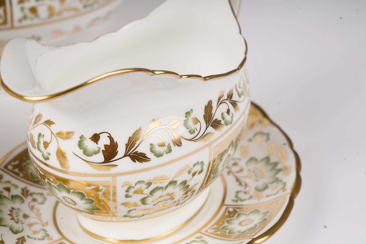 A Royal Crown Derby ‘Green Derby Panel’ part tea and dinner service - Image 16 of 27
