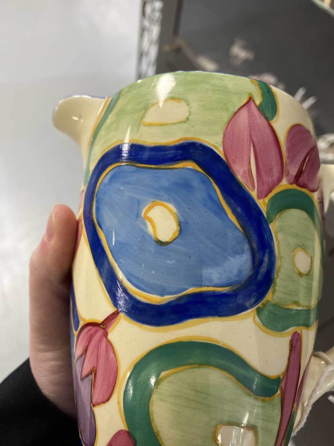 A Clarice Cliff ‘Blue Chintz' jug - Bild 9 aus 14