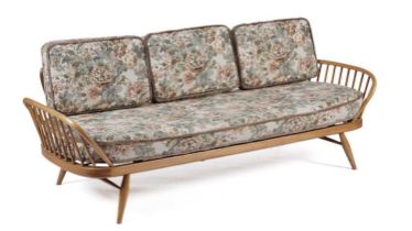 Ercol: A 'Windsor' No 355 Studio Couch Daybed