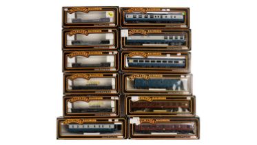 Mainline railways for Palitoy 00-gauge rolling stock