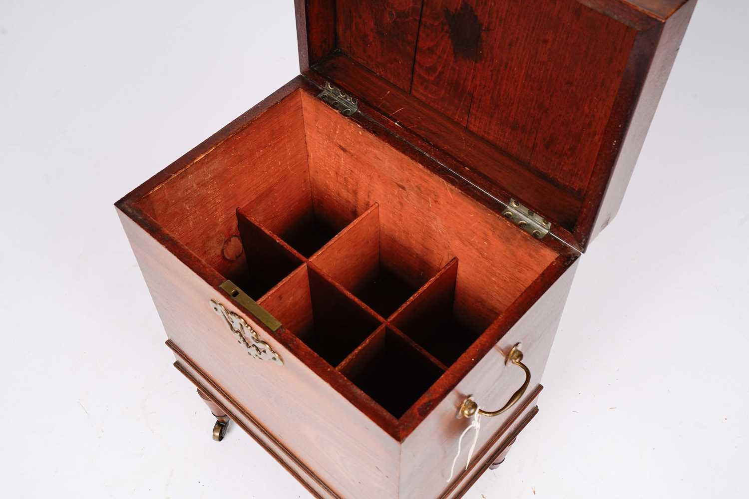 An early 19th Century mahogany wine cooler - Image 3 of 8