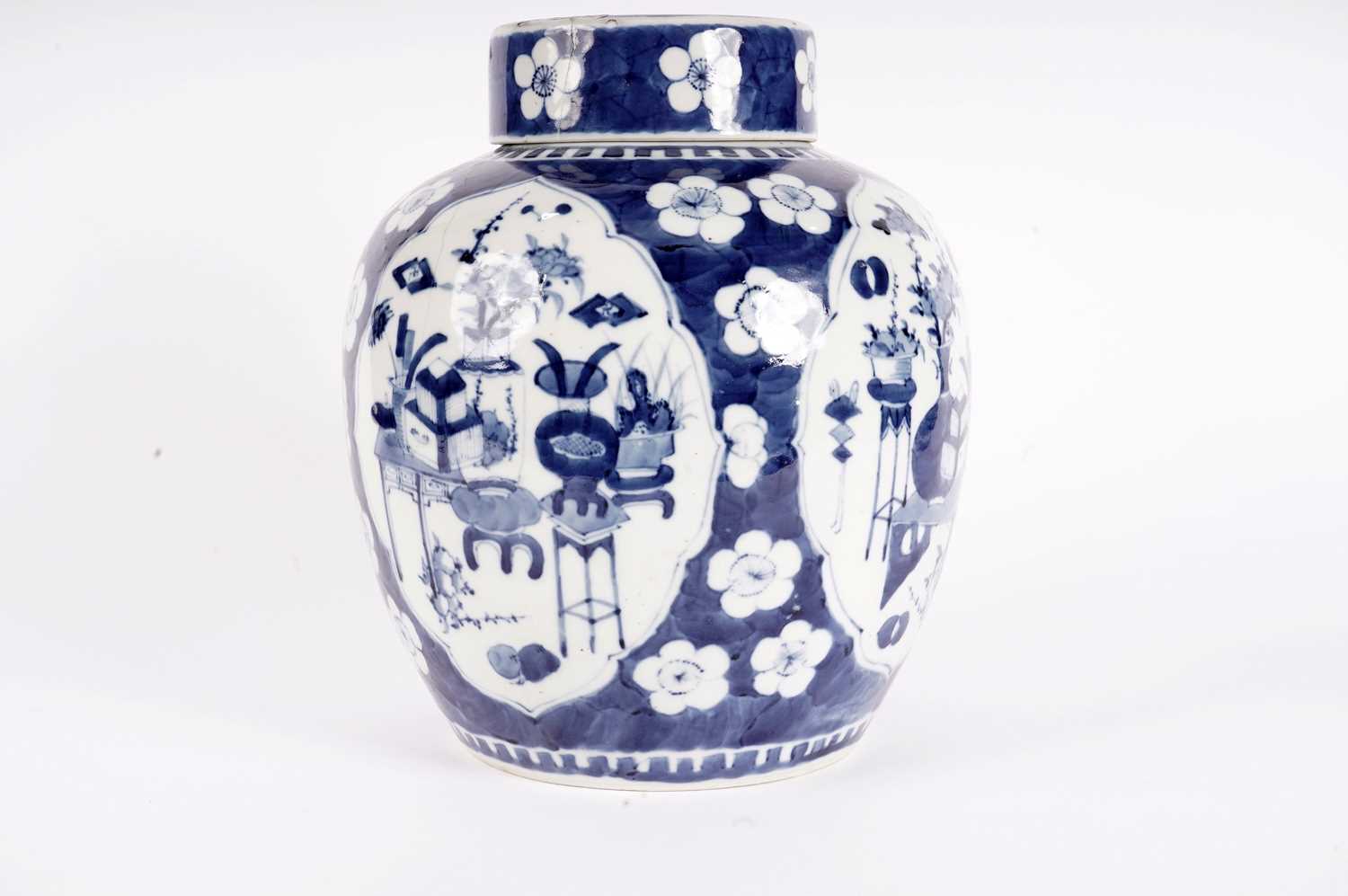 A Chinese blue and white ginger jar and cover - Image 2 of 8