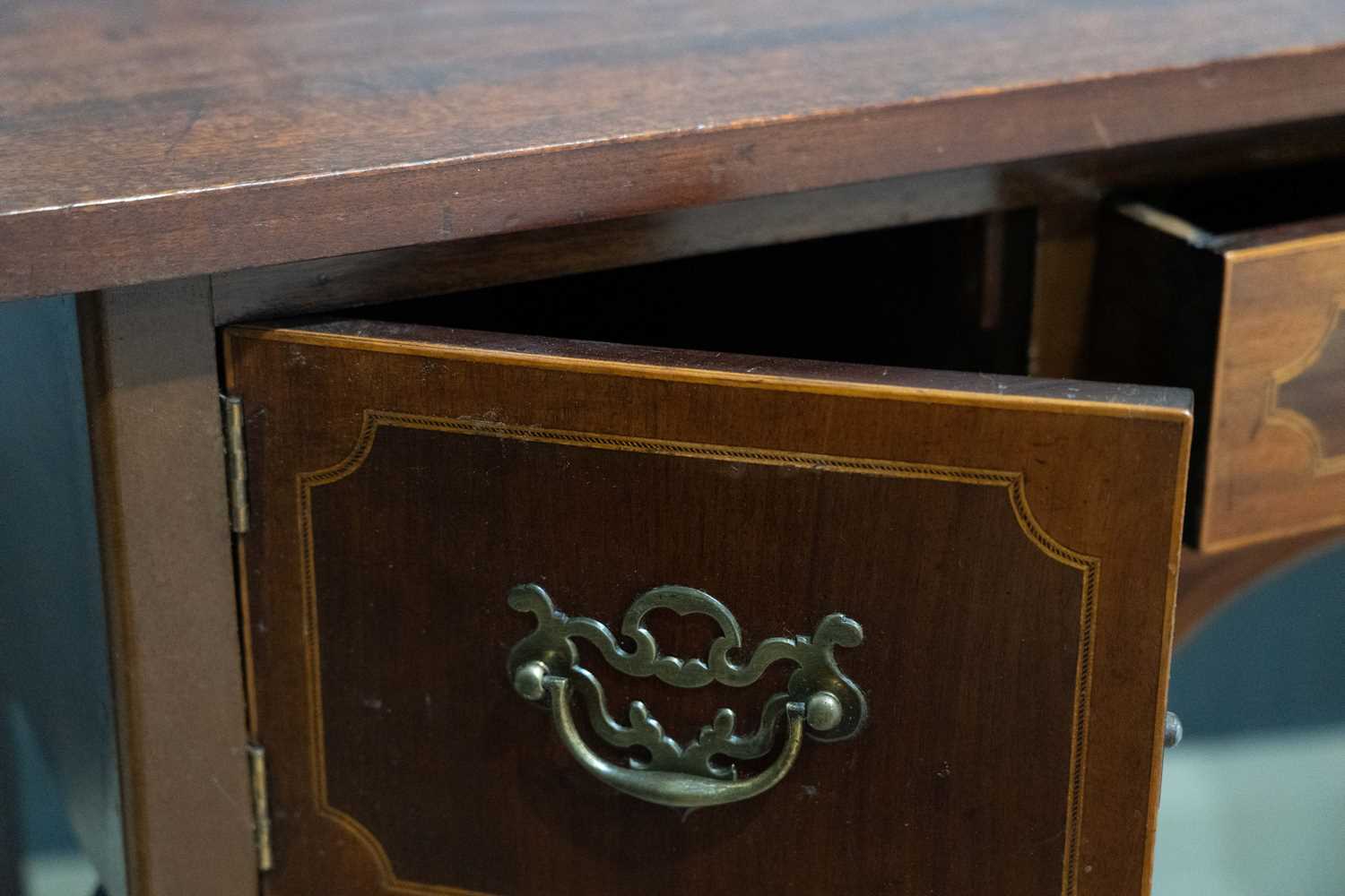 A 19th Century mahogany side table/cottage sideboard - Image 2 of 3