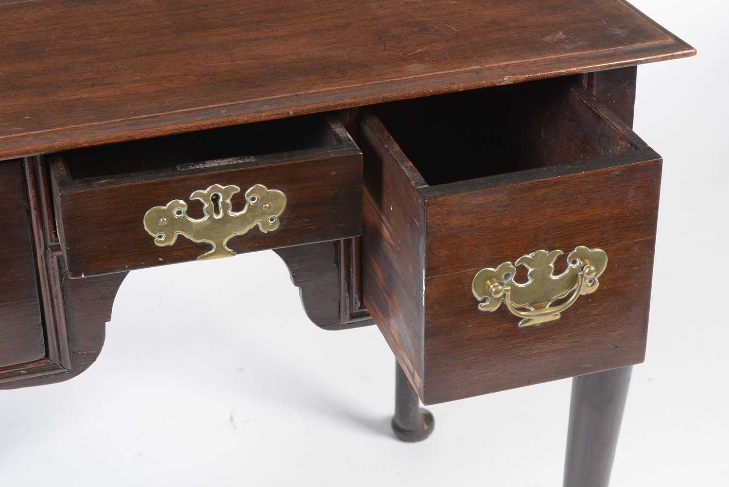 A George III walnut lowboy - Image 8 of 16