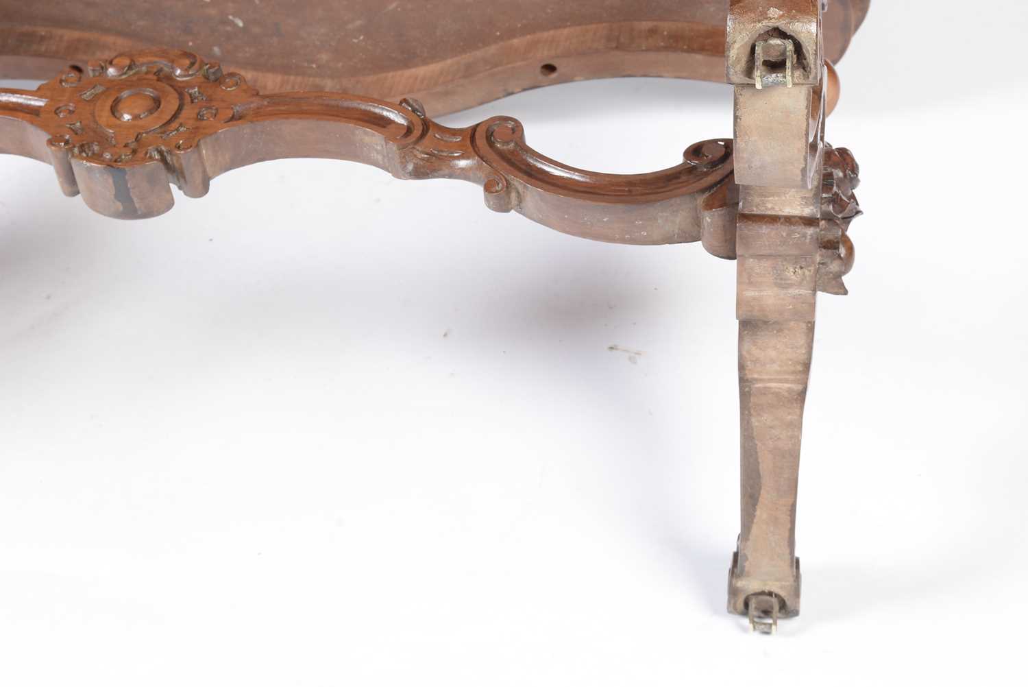 A Victorian burr walnut centre/writing table - Image 16 of 16