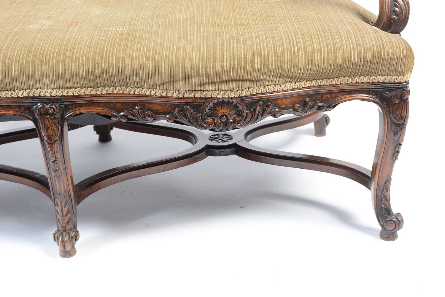 An attractive 18th Century style carved walnut high back settee, late 19th/early 20th Century - Image 5 of 15