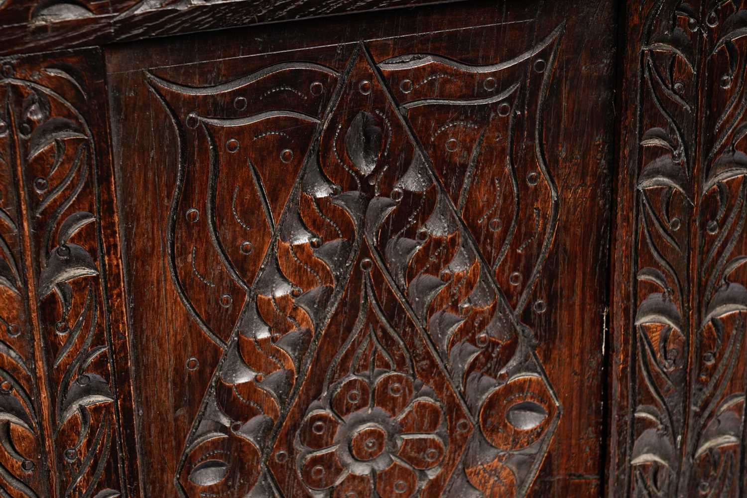 A late 17th Century oak coffer - Image 3 of 12