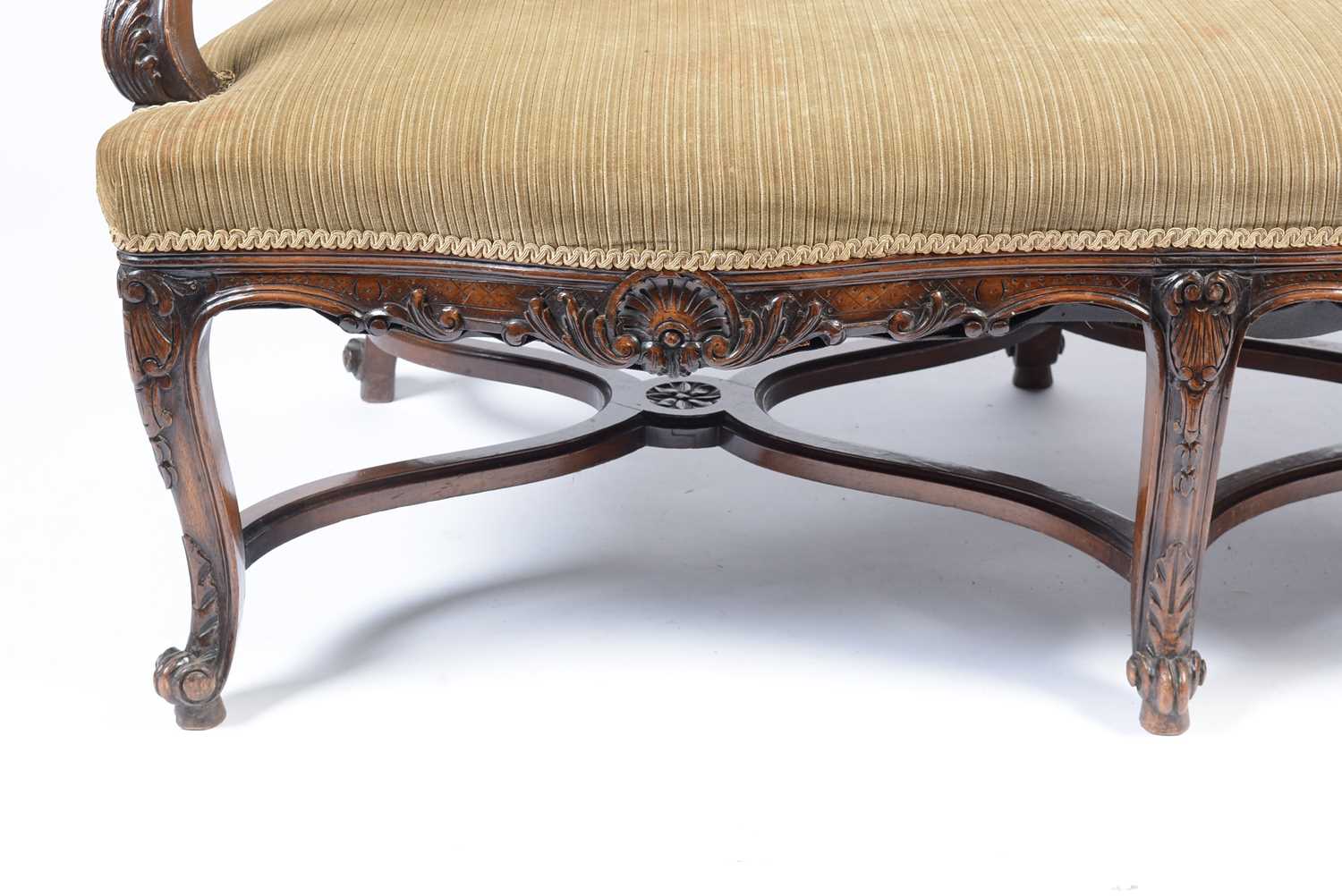 An attractive 18th Century style carved walnut high back settee, late 19th/early 20th Century - Image 8 of 15