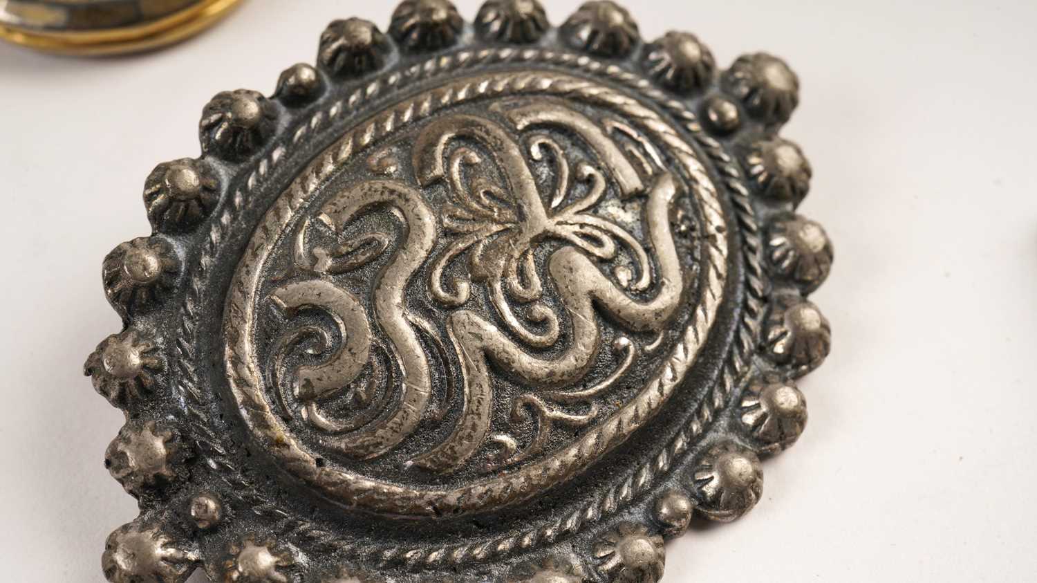 A collection of silver and other costume jewellery - Image 11 of 12