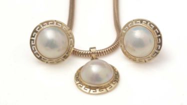 A Mabe pearl and 14ct yellow gold pendant and matching earrings