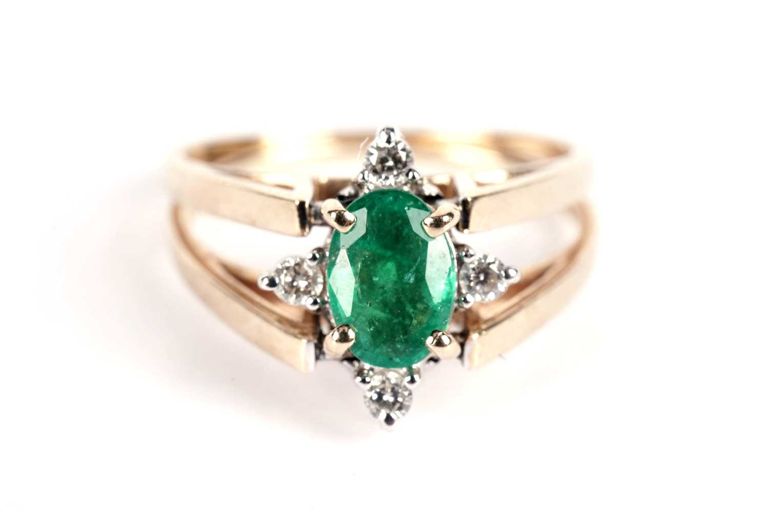 An emerald and diamond swivel ring - Image 2 of 6