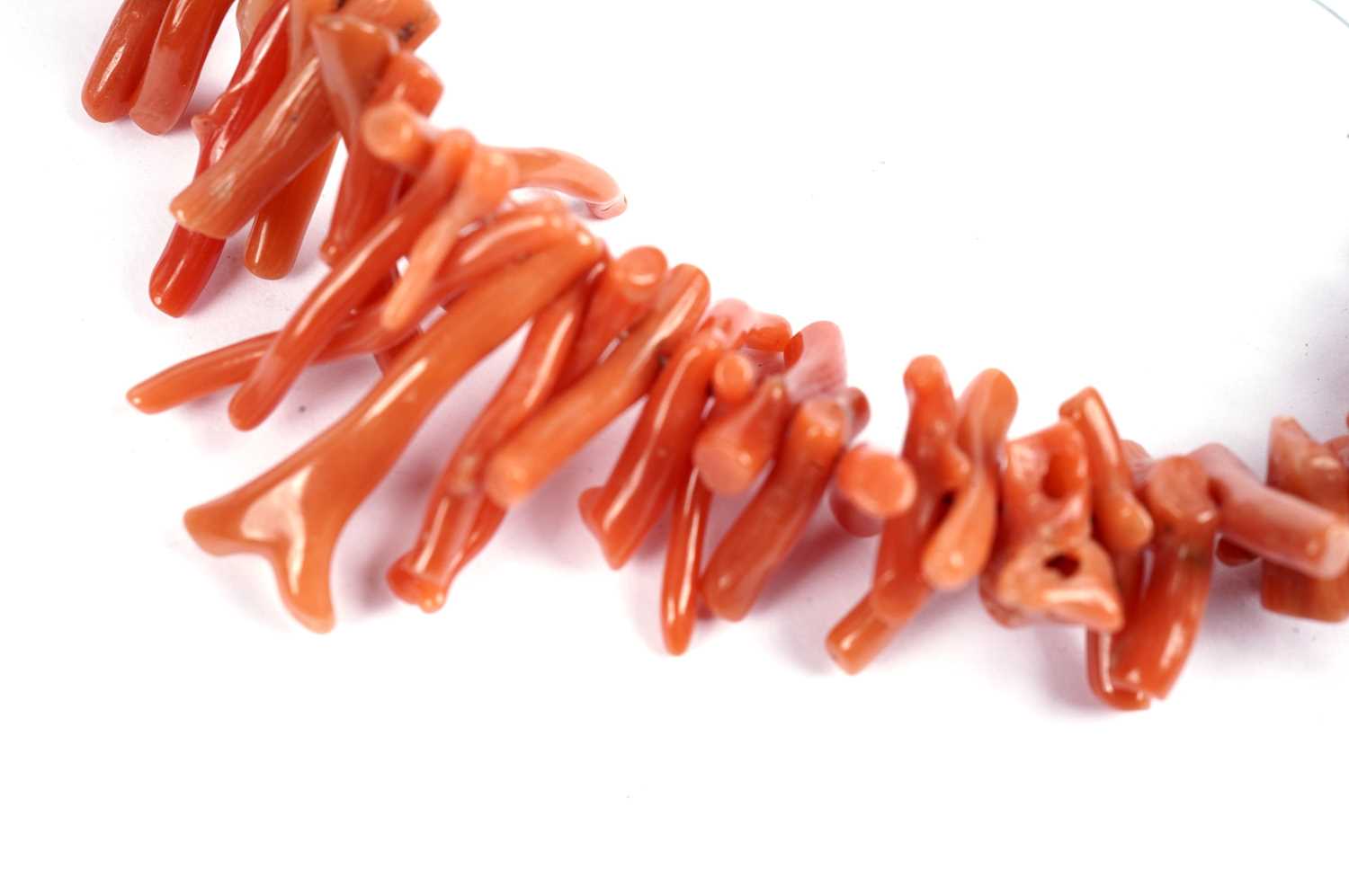 A coral bead necklace; and a branch coral necklace - Image 3 of 5