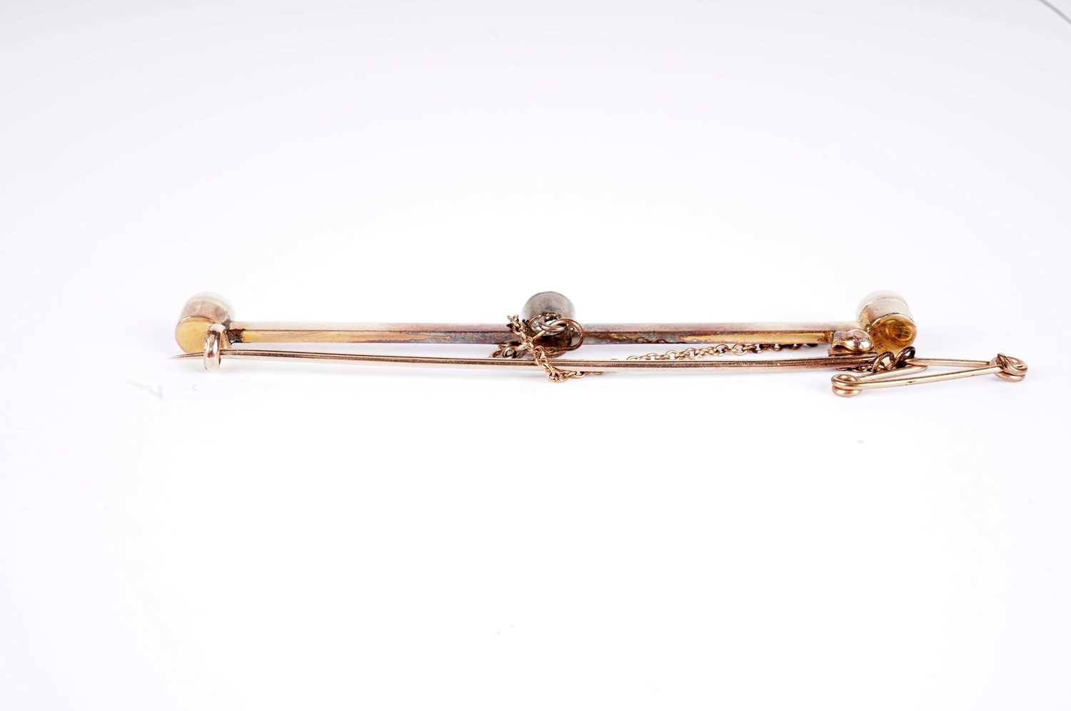 A pearl and diamond bar brooch - Bild 5 aus 5