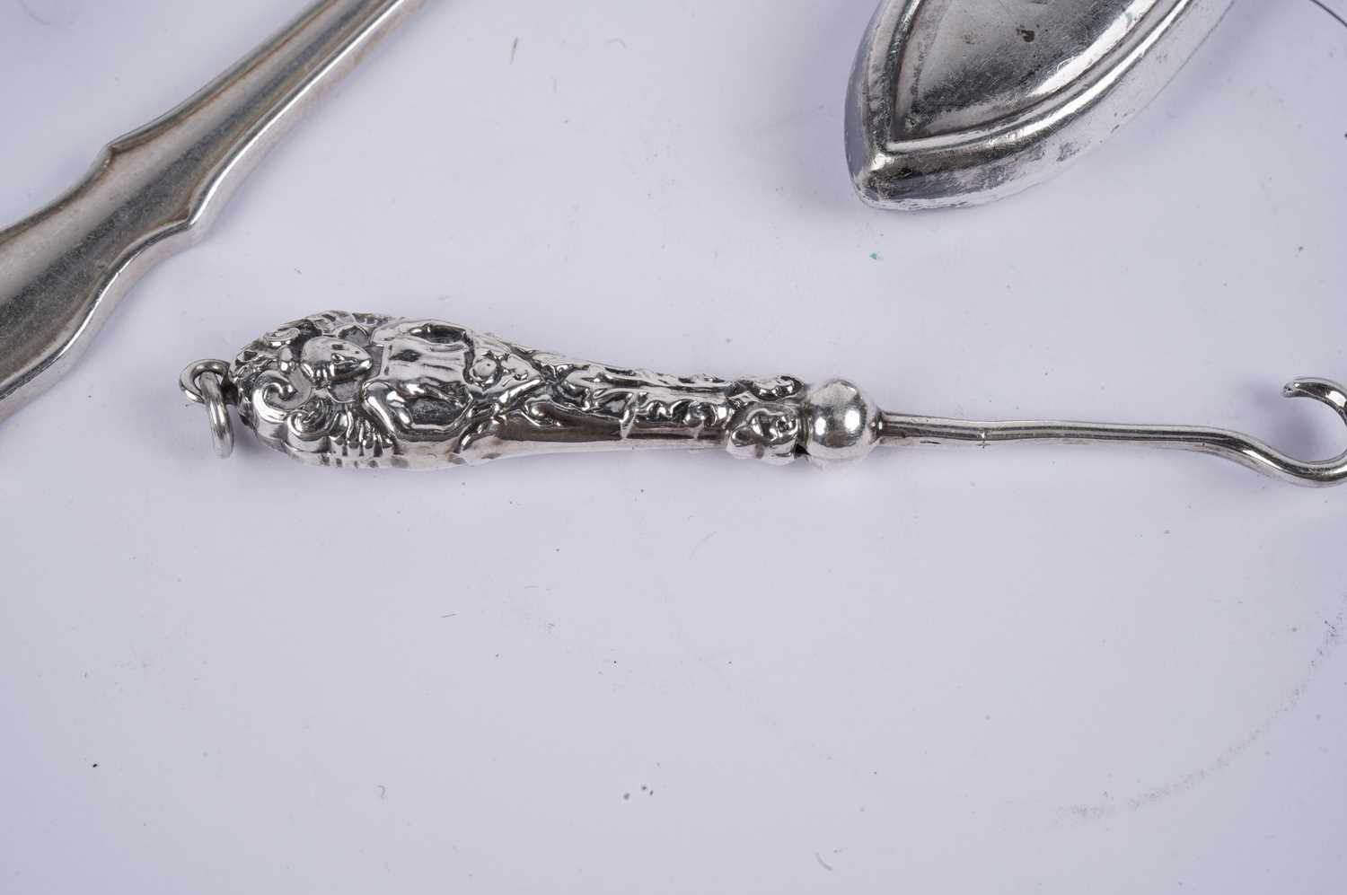 A selection of silver condiments, cutlery and collectibles - Image 3 of 6