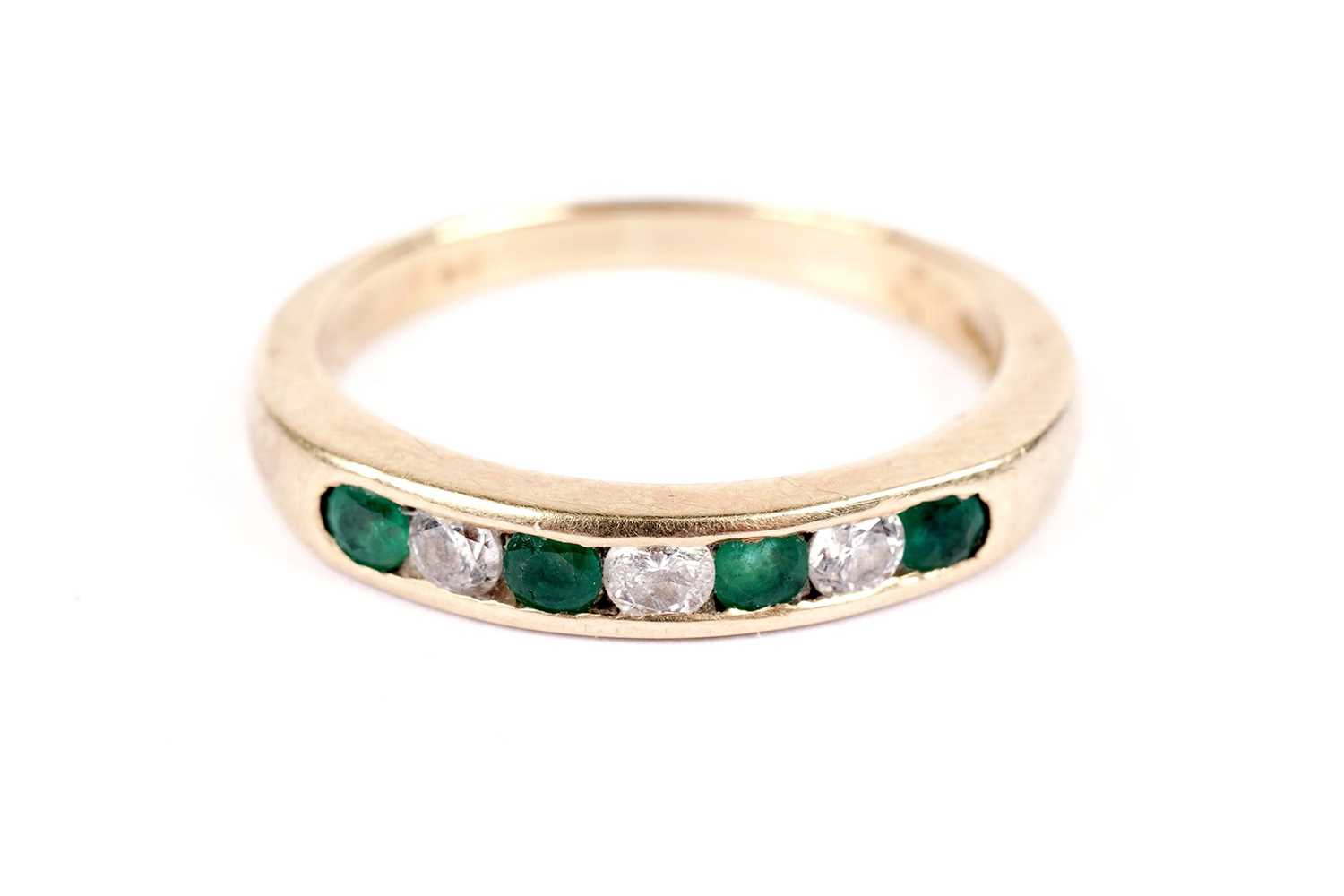 An emerald and diamond half hoop eternity ring - Image 2 of 4