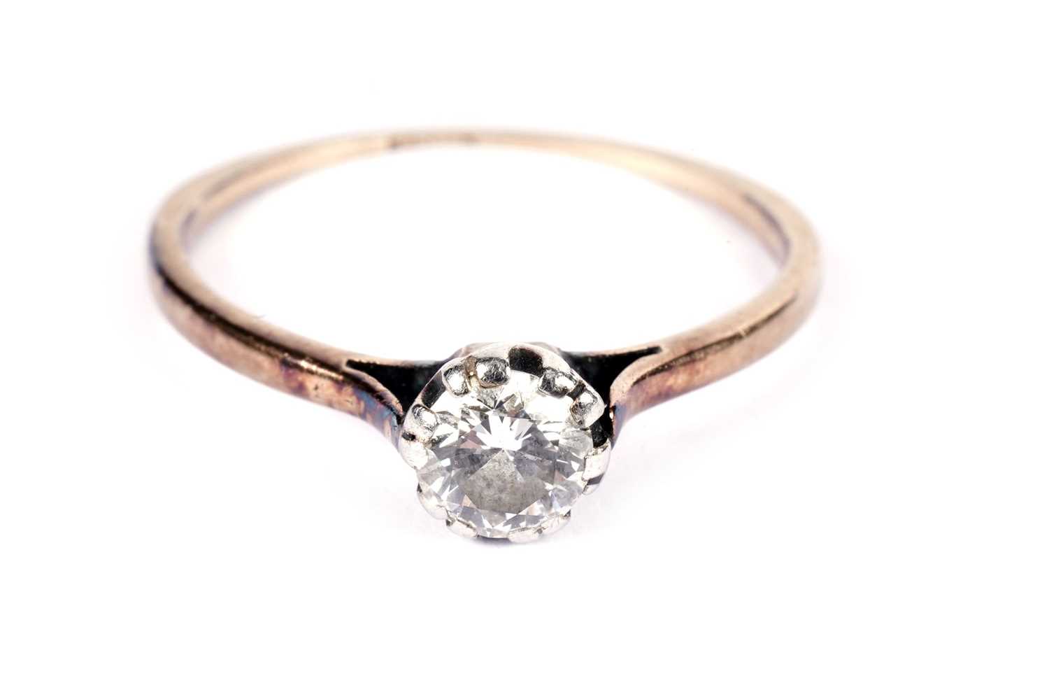 A single stone solitaire diamond ring - Image 2 of 3