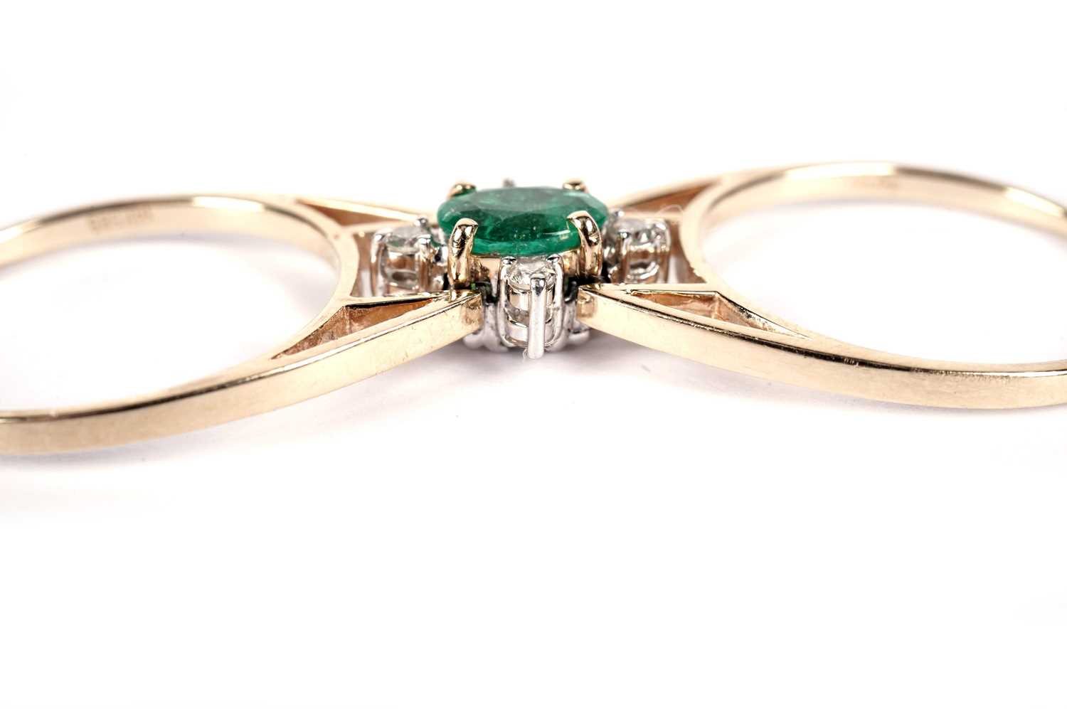 An emerald and diamond swivel ring - Image 4 of 6
