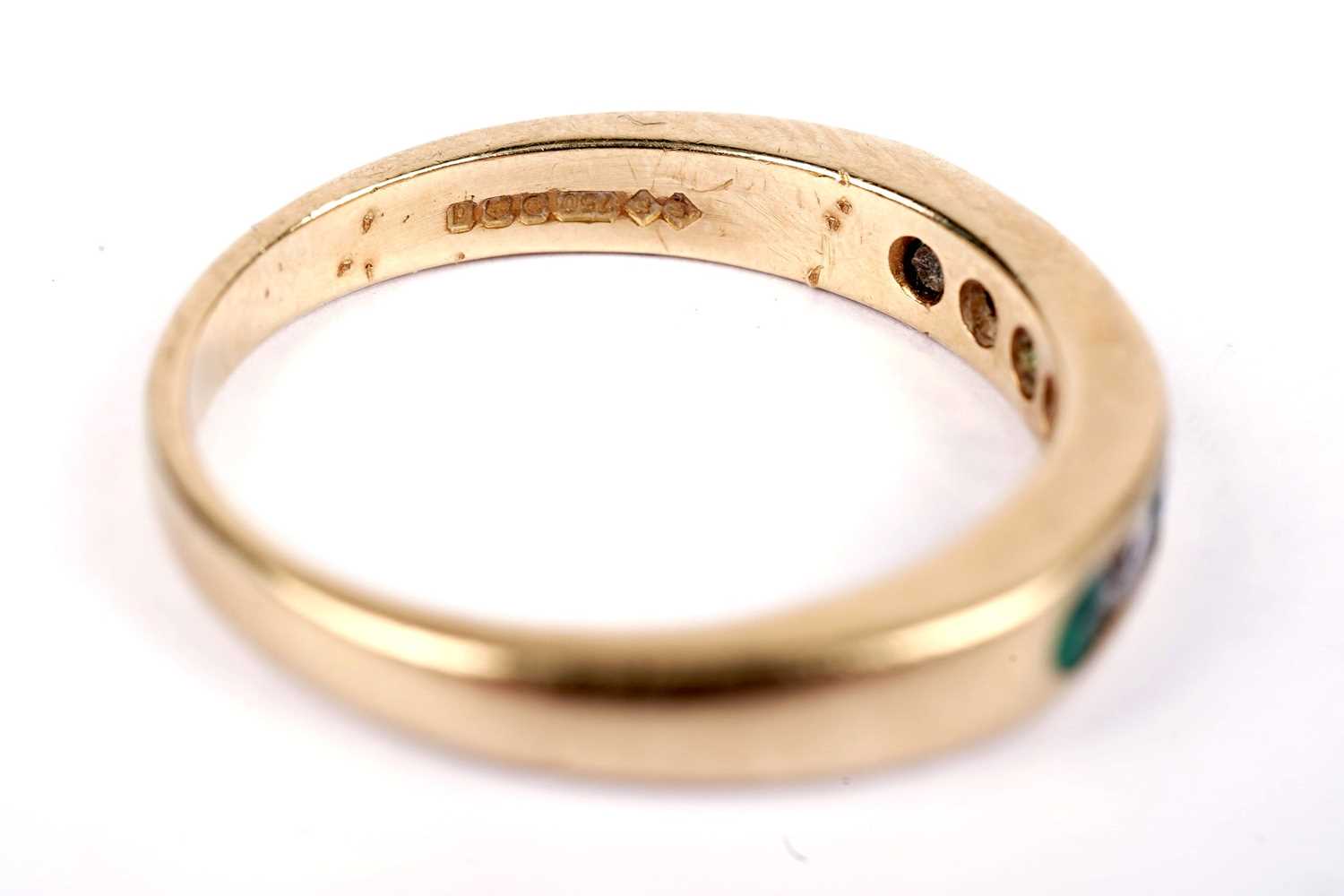 An emerald and diamond half hoop eternity ring - Image 3 of 4