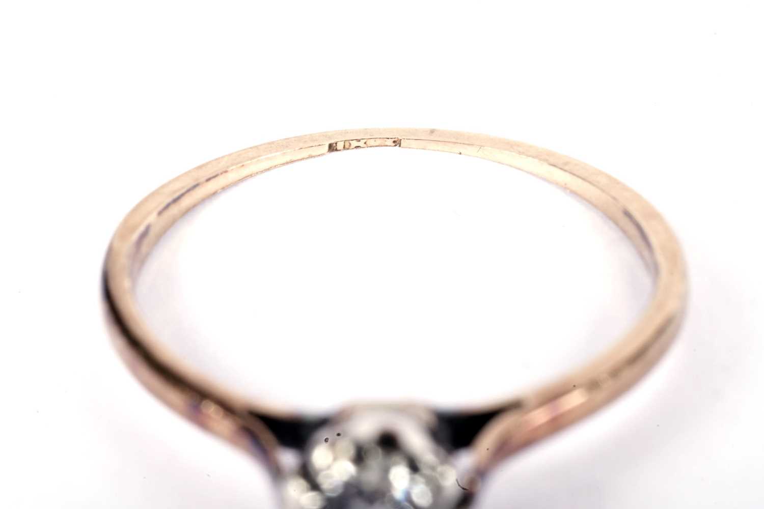 A single stone solitaire diamond ring - Image 3 of 3