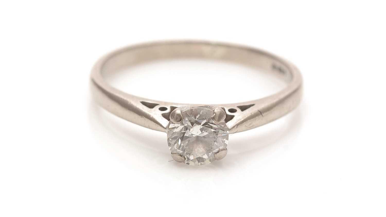 A single stone solitaire diamond ring