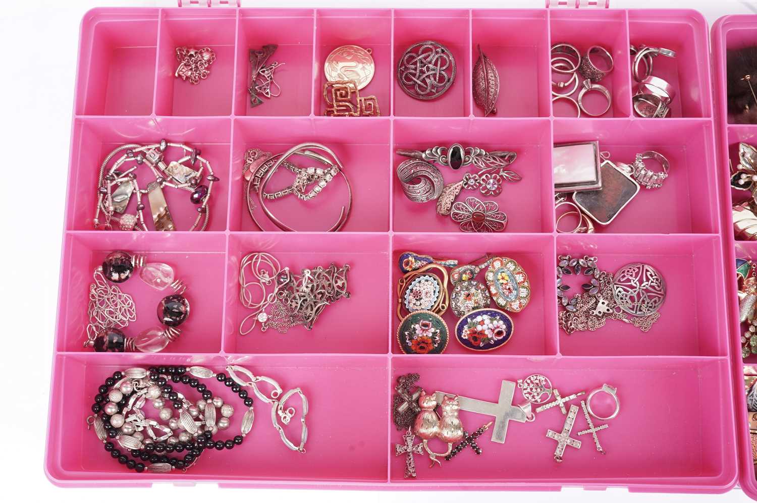 A collection of silver and costume jewellery - Image 2 of 13