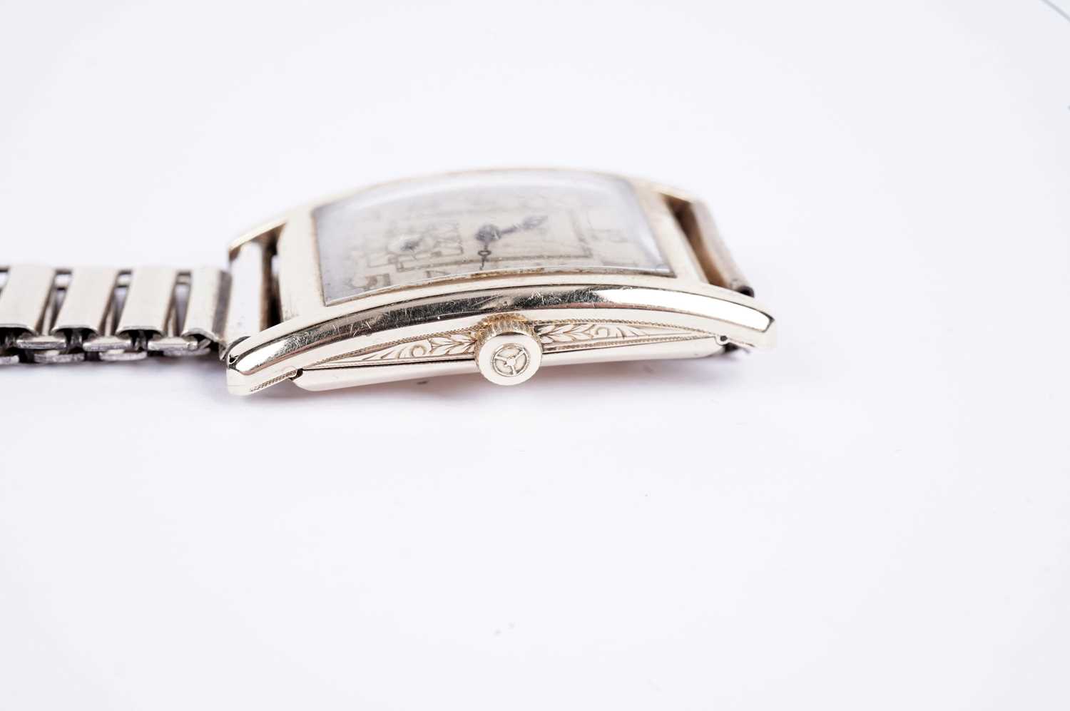 An Art Deco 9ct gold cased wristwatch retailed by Reid - Image 3 of 5