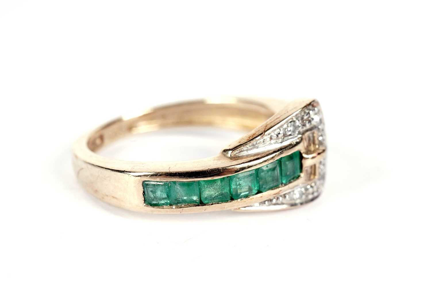 An emerald and diamond belt buckle motif ring - Bild 3 aus 4