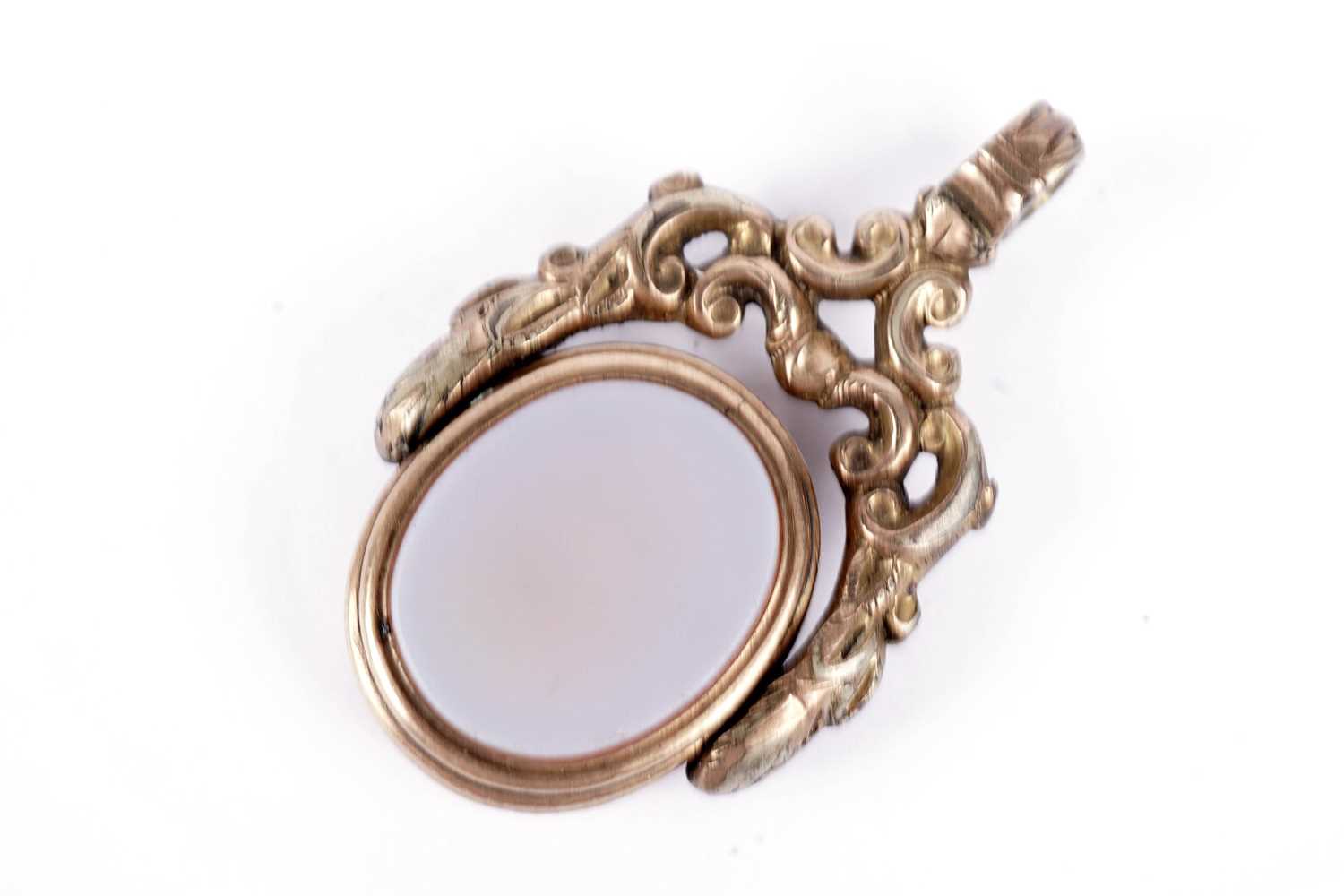 A Victorian plaid brooch; an Iona silver brooch by Alexander Ritchie; and a swivel fob - Image 6 of 6