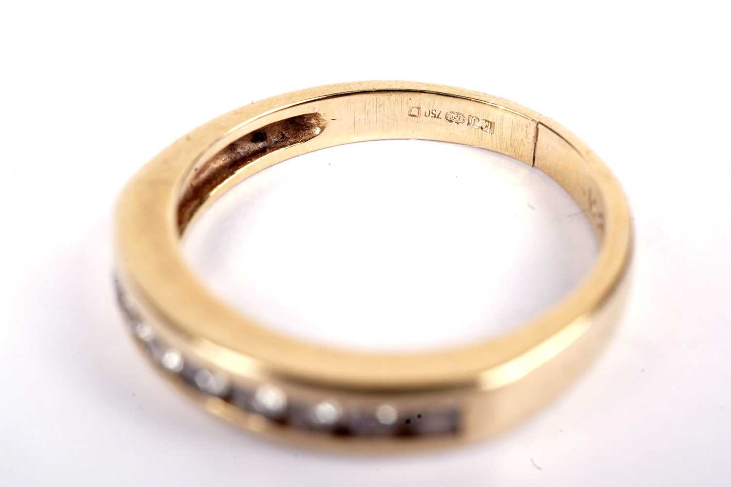 A diamond half hoop eternity ring - Image 4 of 4