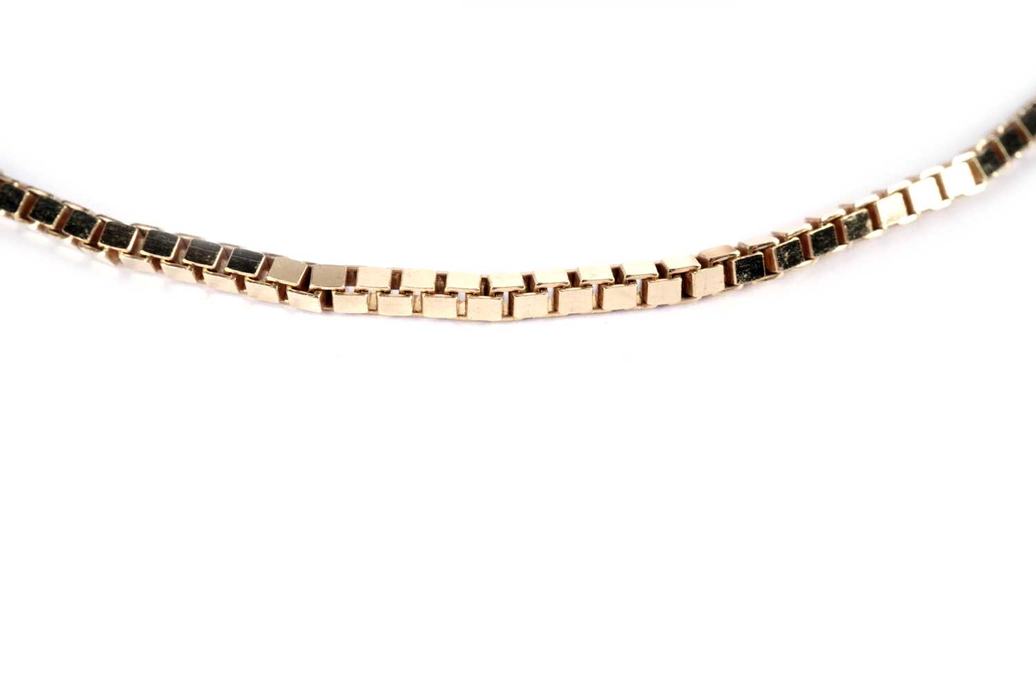 A 9ct gold gate-link bracelet and box-link necklace - Image 8 of 8