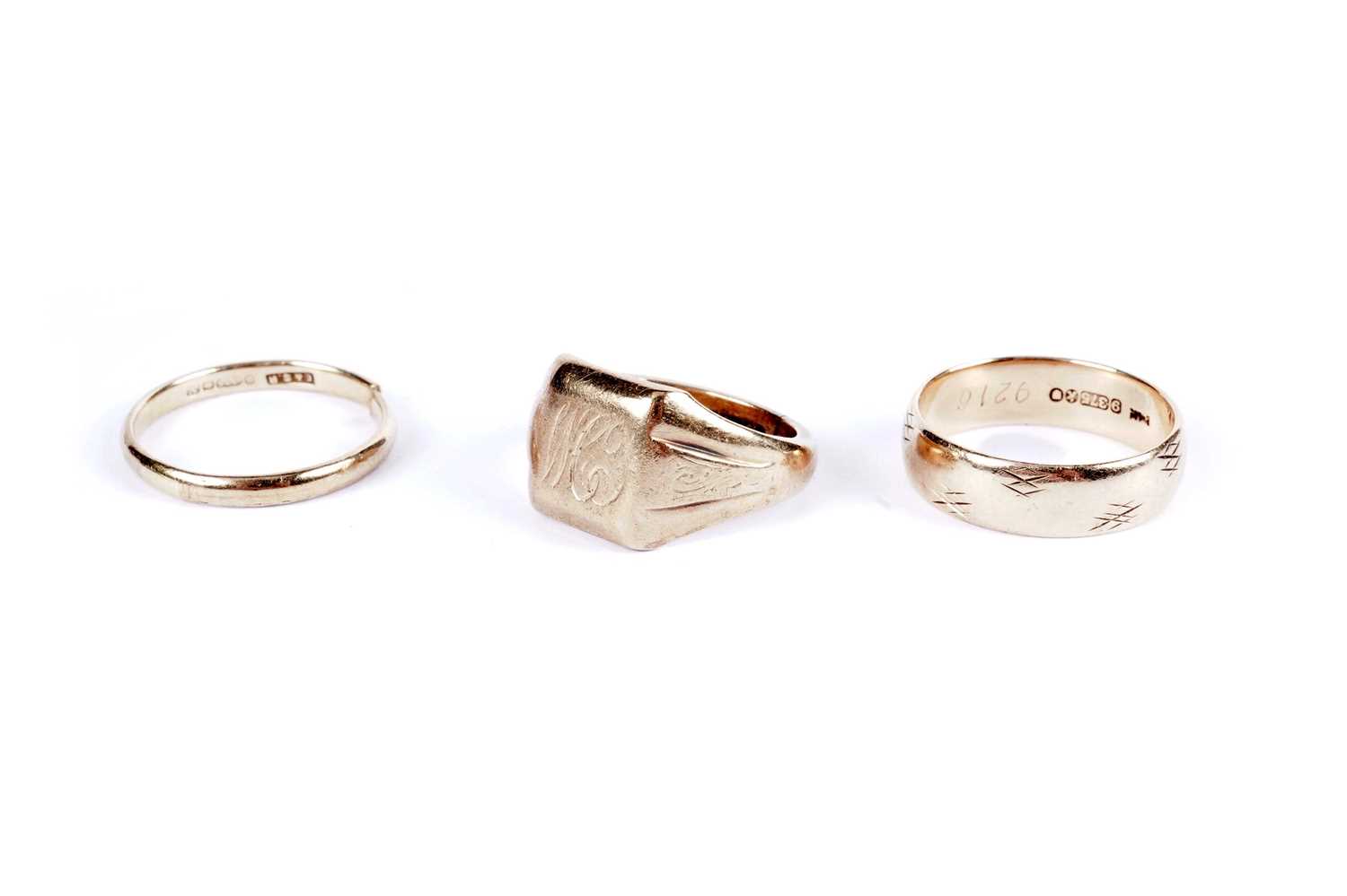 Two 9ct yellow gold wedding bands; and a signet ring