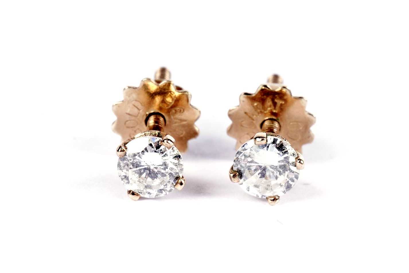 A pair of diamond stud earrings - Image 2 of 3
