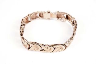 A 9ct yellow gold bracelet